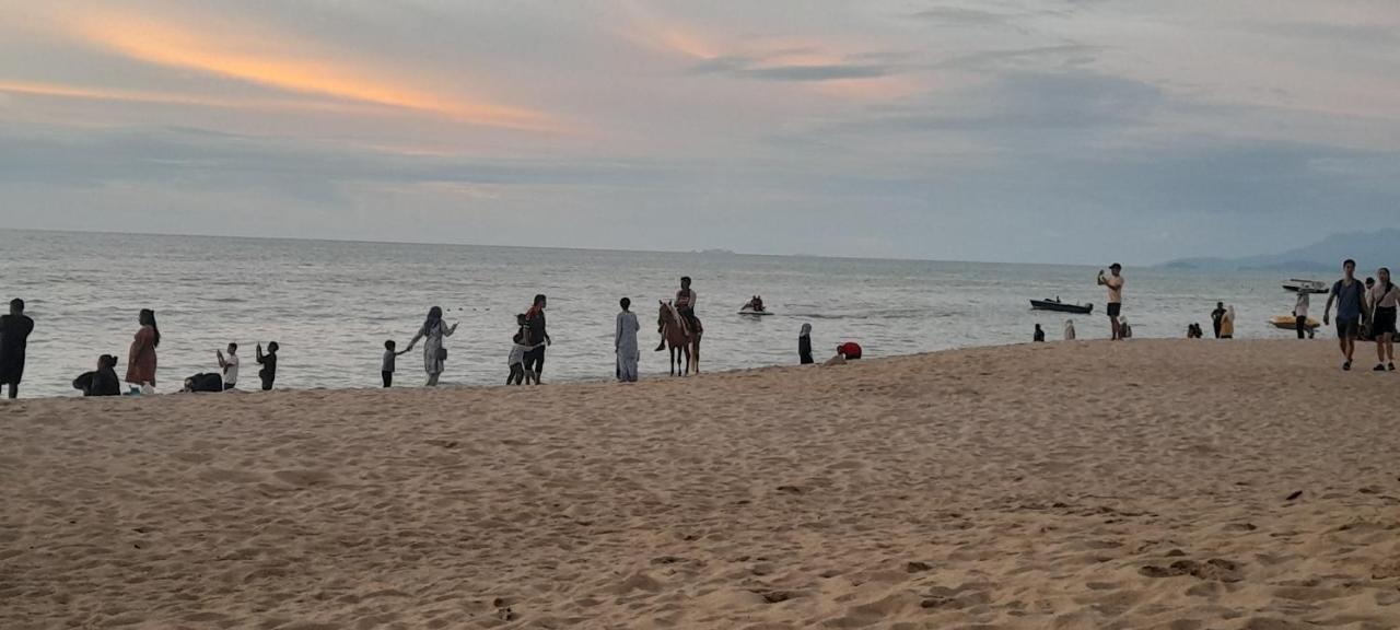 Airbnb @ Batu Ferringhi Beach Esterno foto