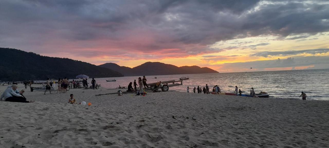 Airbnb @ Batu Ferringhi Beach Esterno foto